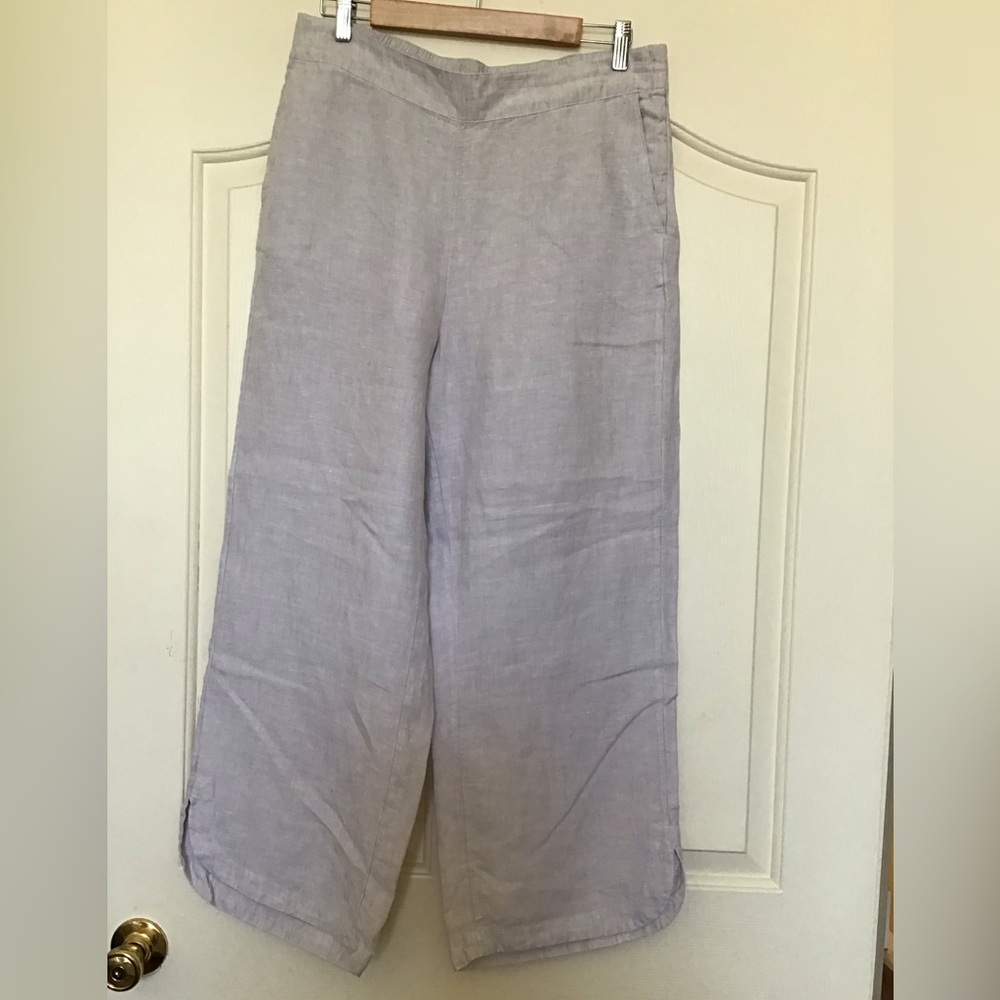 Linen long pants with pockets.